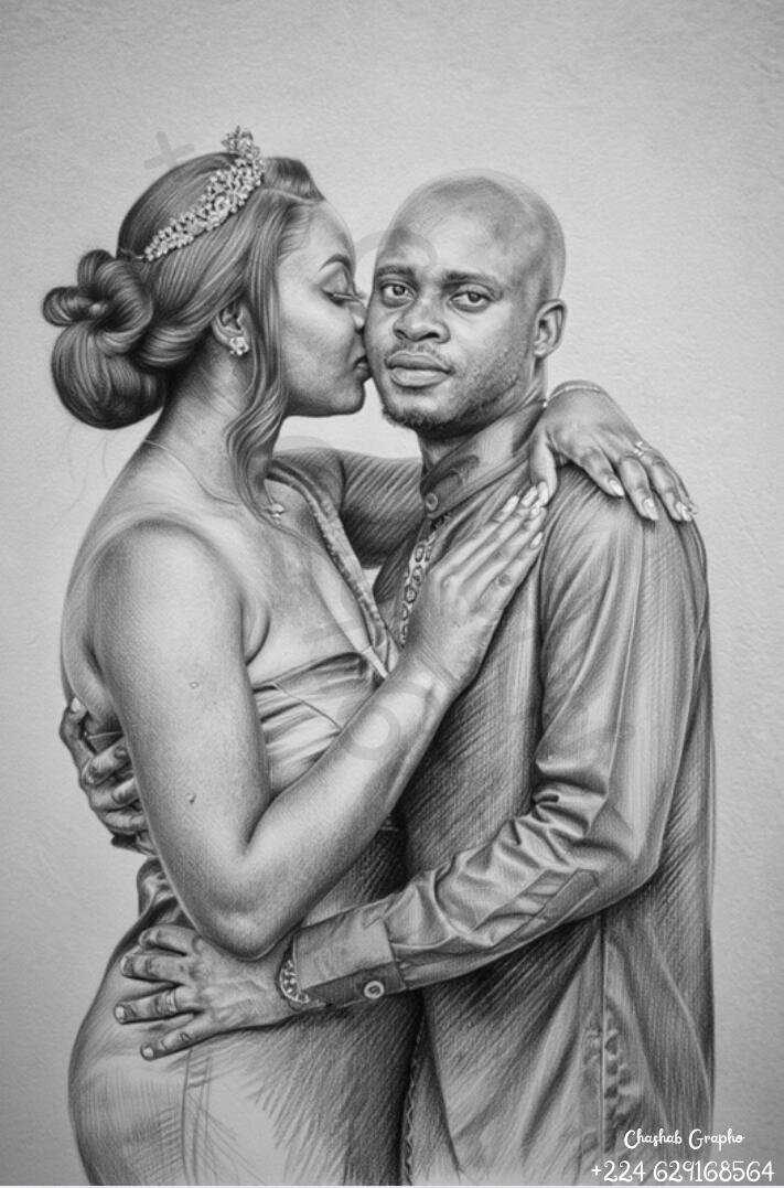Portrait au crayon ultra-réaliste d'un couple s'enlaçant, femme avec diadème embrassant l'homme, réalisé par l'artiste Chashab Grapho.