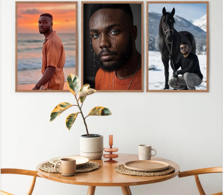 Série de trois tableaux d'art numérique par Chashab Grapho représentant un homme noir avec un cheval noir dans la neige, un portrait en gros plan sous la pluie et un portrait au coucher du soleil sur une plage. Mise en scène dans un intérieur moderne.
