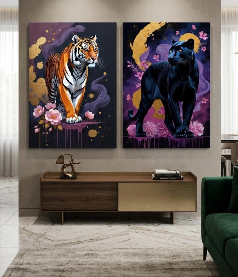 Diptyque d'art numérique composé de deux tableaux verticaux : un tigre royal et une panthère noire, avec des éléments d'or et de pourpre. Les œuvres sont exposées côte à côte au-dessus d'un meuble design en bois et or dans un salon sophistiqué. Illustratio